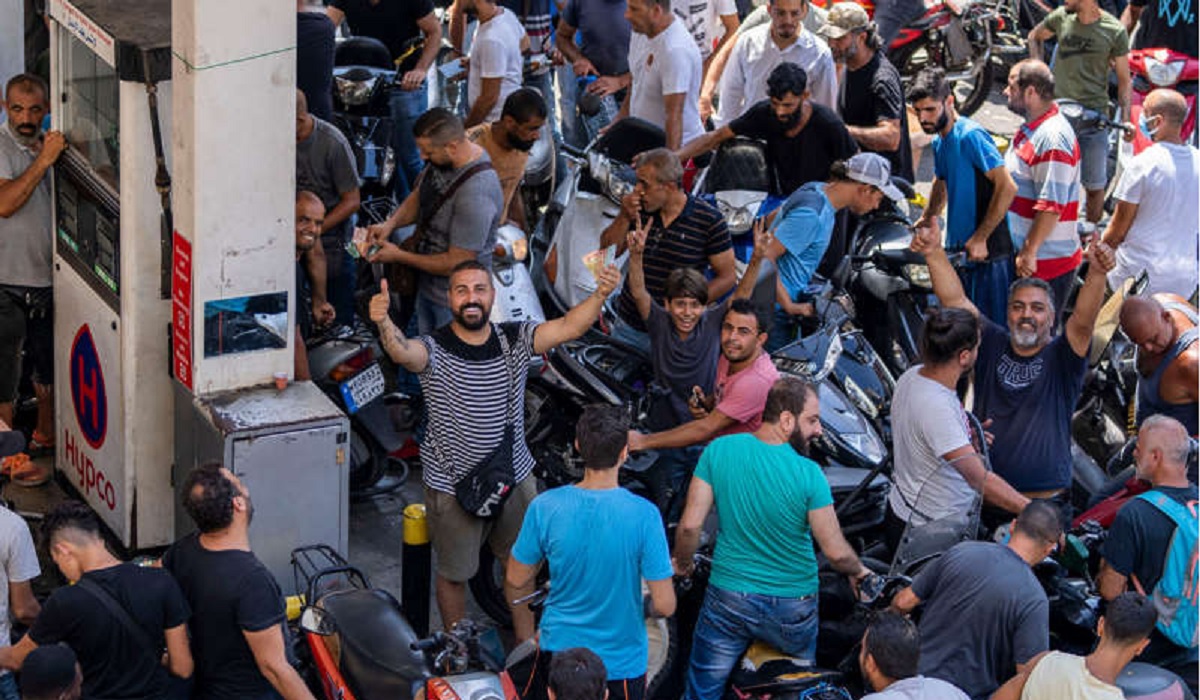 Fuel crisis in Lebanon result in long queues